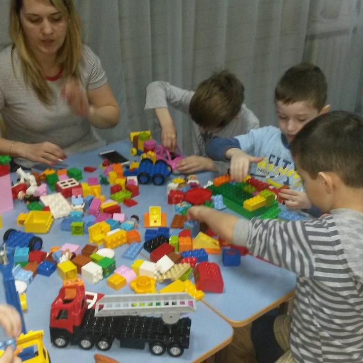 «Развитие сети семейных образовательных центров "Жираф" с детскими конструкторскими площадками»
